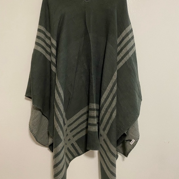 BB Dakota Poncho - Picture 8 of 8